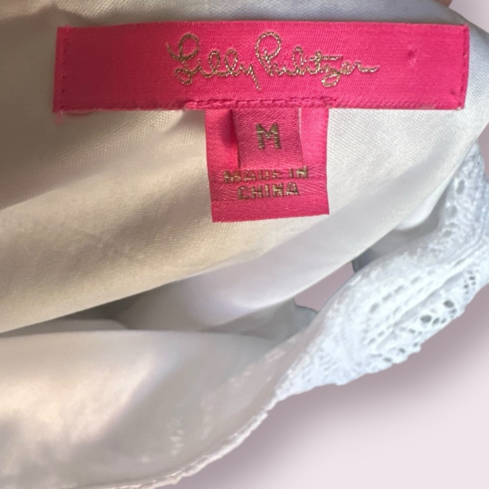 Lilly Pulitzer Lula Top – Size M
Style: Sea Swirling Lace in Resort White - Picture 9 of 11